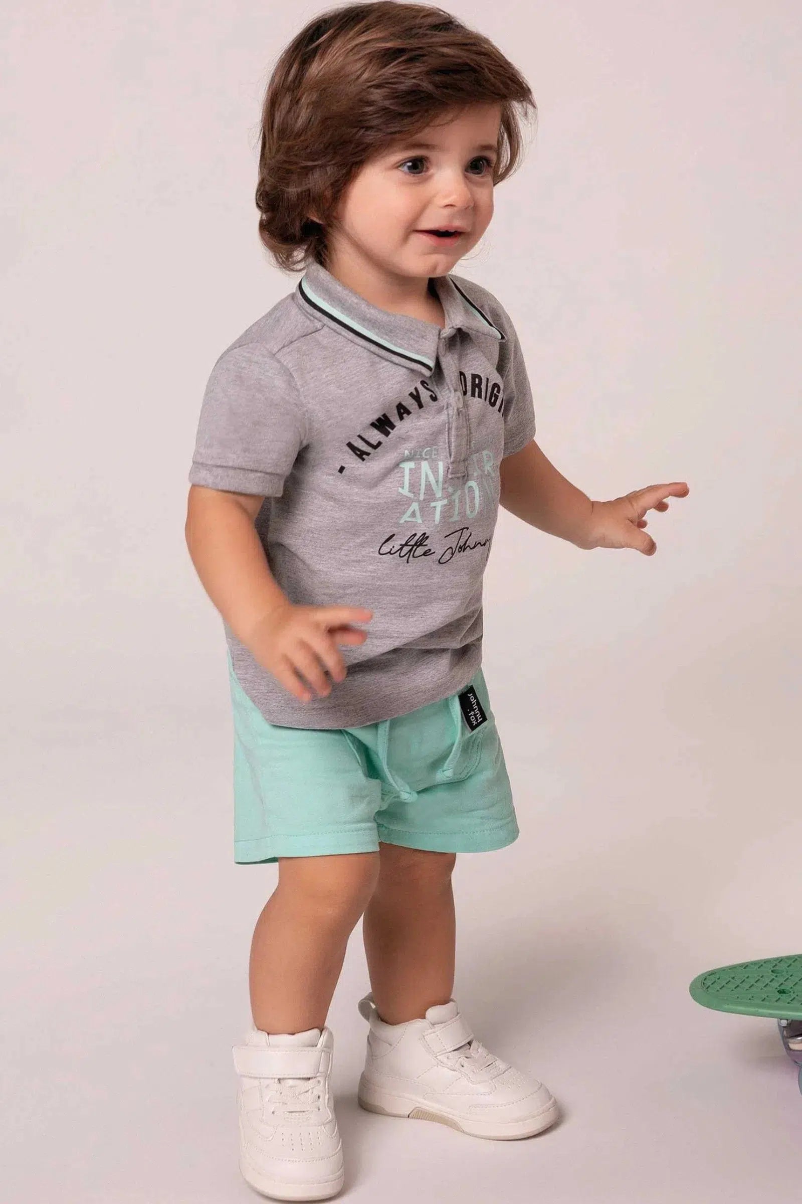 Conjunto de Camisa Polo em Meia Malha e Bermuda em Sarja Onix com Elastano 72837 Johnny Fox