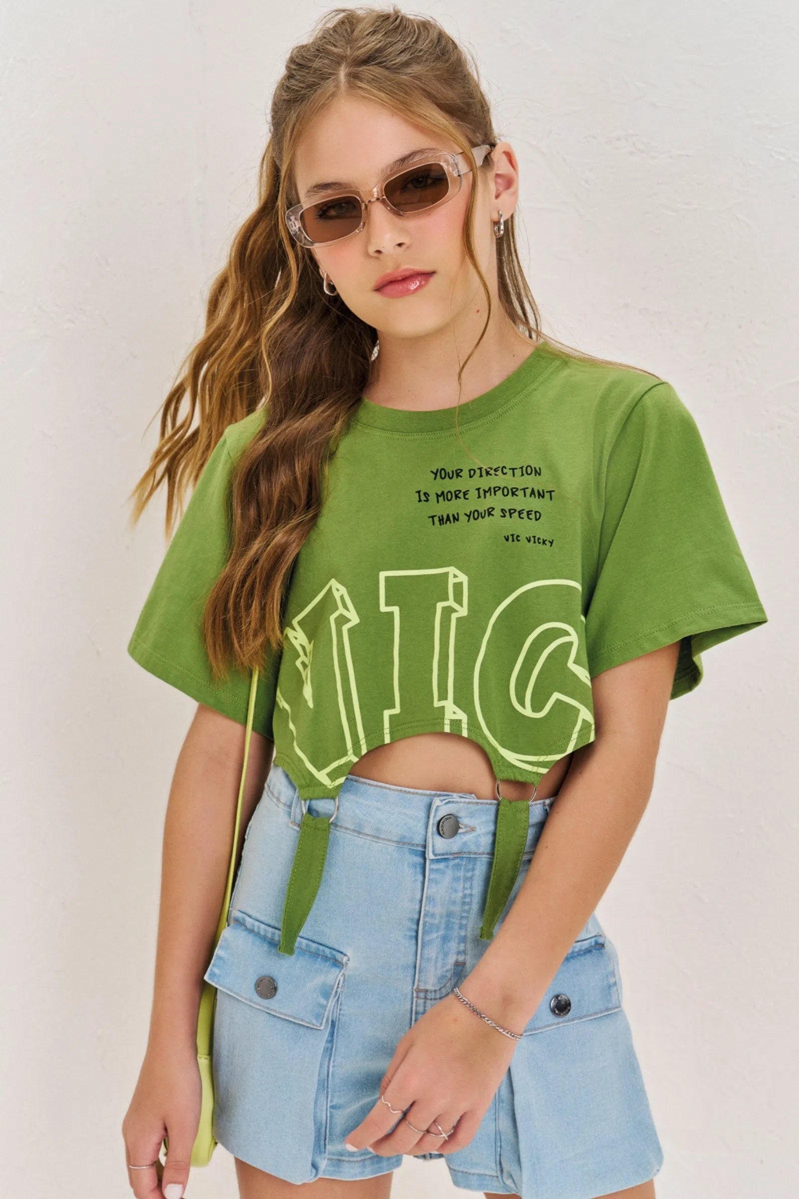 Camiseta Top Cropped Over em Meia Malha 73822 Vic&Vicky