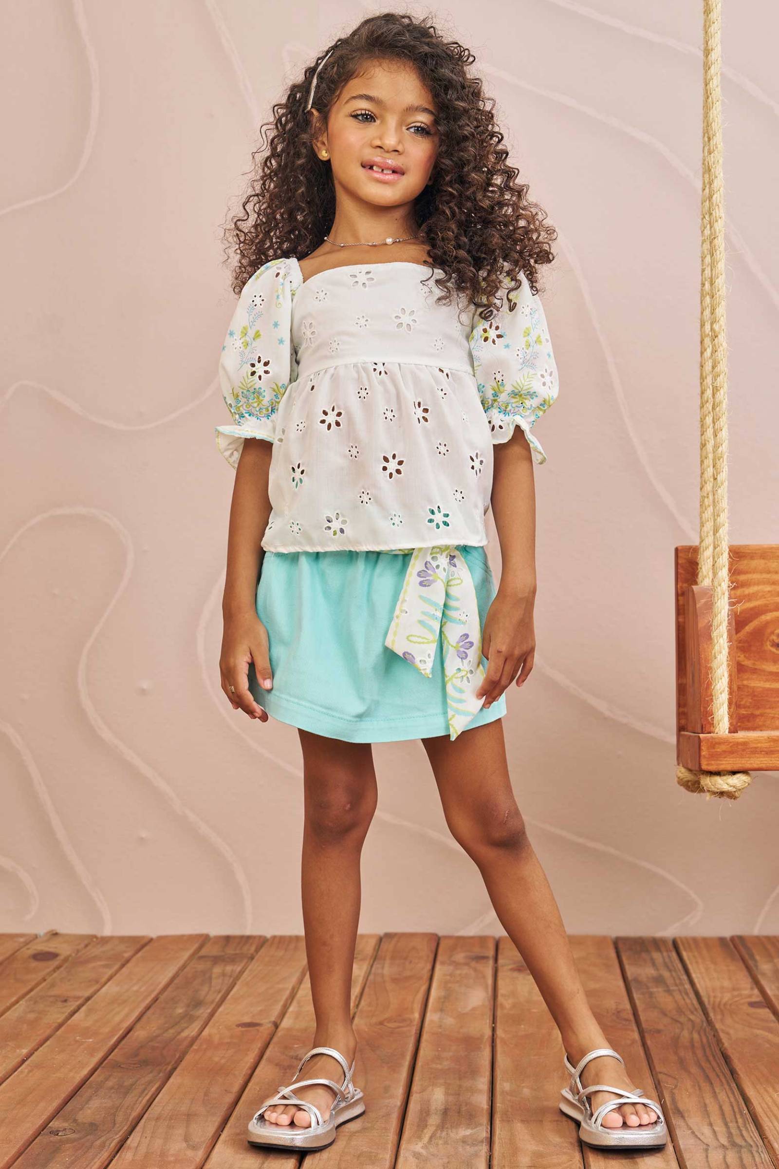 Conjunto de Blusa Bata em Laise Sunny e Short Saia em Sarja Onix com Elastano 78613 Infanti