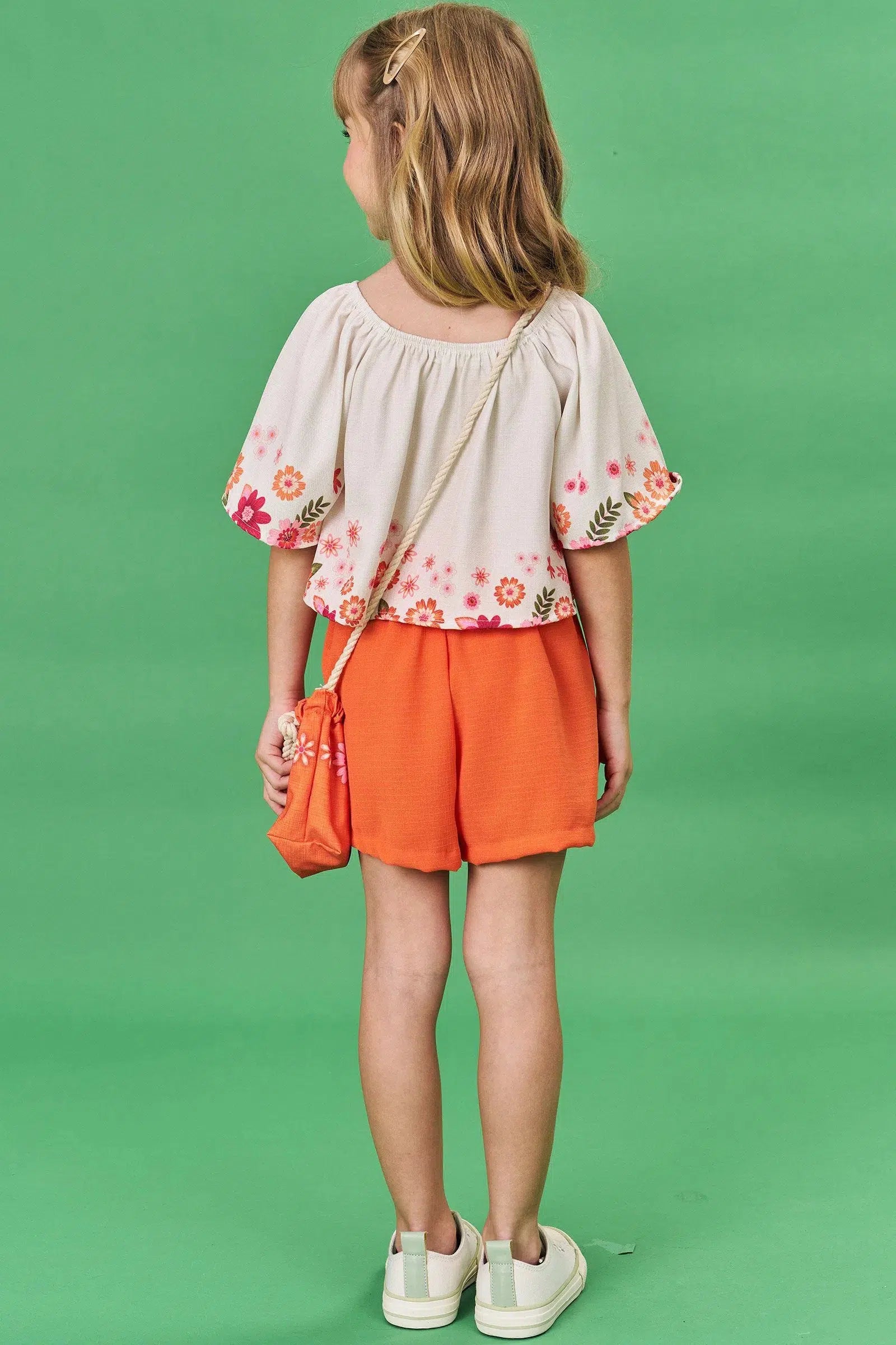 Conjunto Infantil de Blusa Boxy em Visco Twill e Shorts em Air Flow. Acompanha Bolsa 81510 Infanti