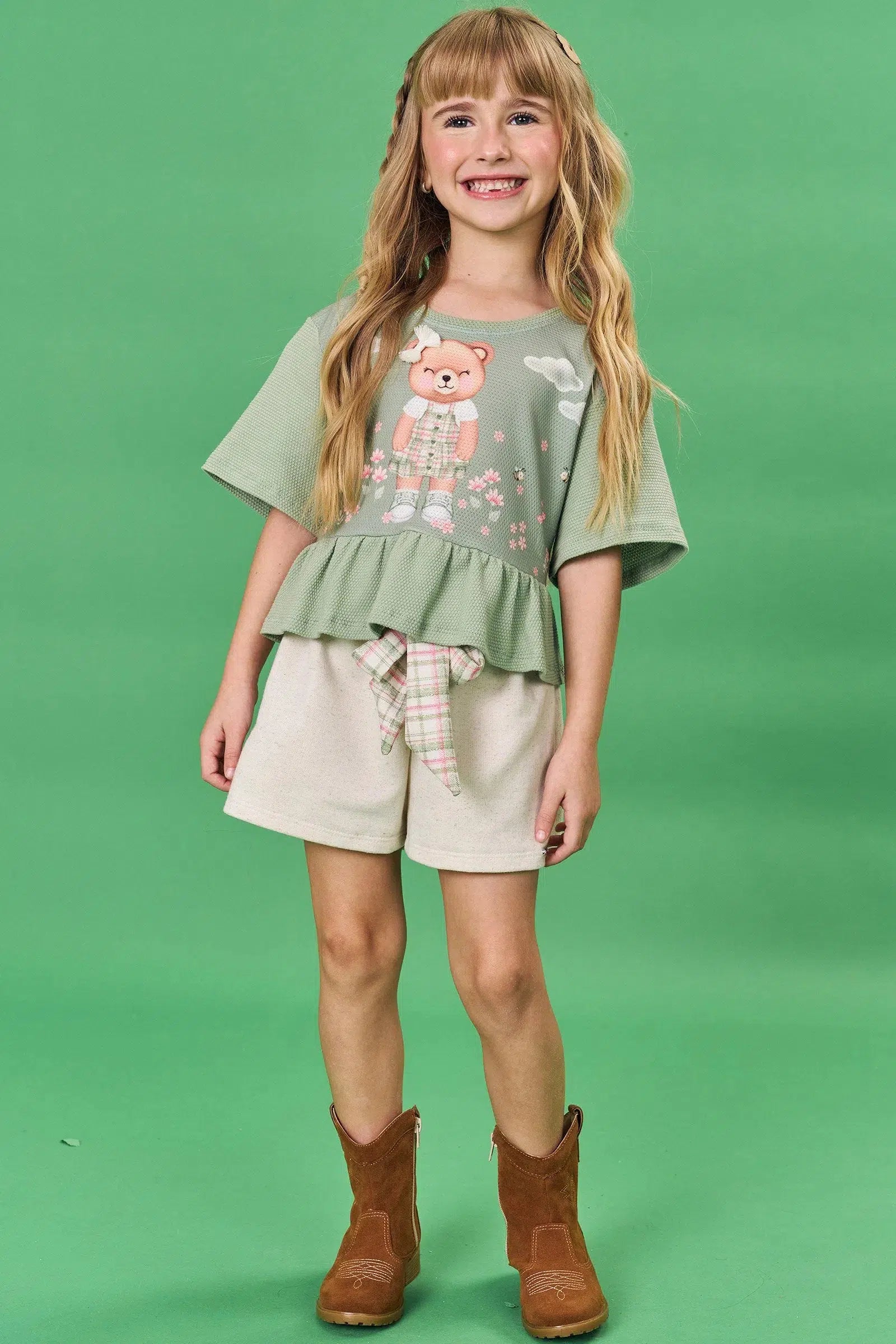 Conjunto Infantil de Blusa Boxy Over em Malha Bee com Shorts em Moletom sem Pelúcia 81489 Infanti