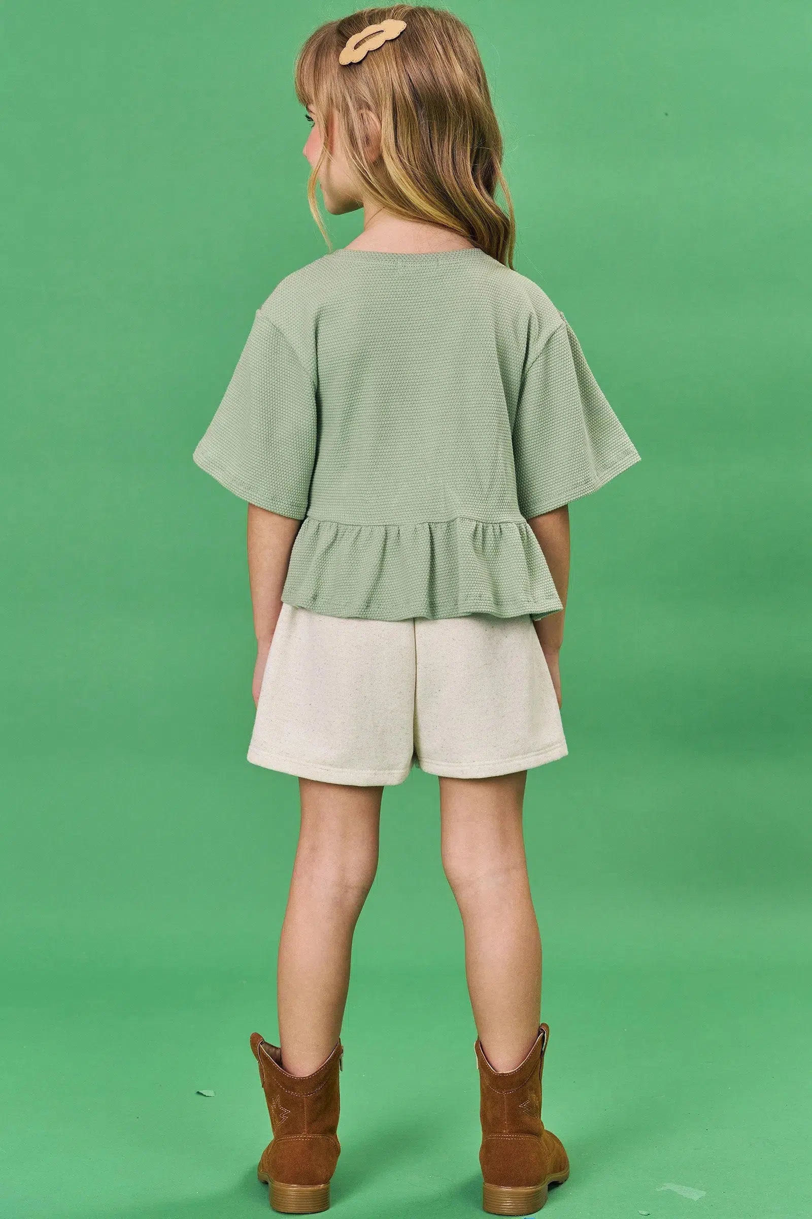 Conjunto Infantil de Blusa Boxy Over em Malha Bee com Shorts em Moletom sem Pelúcia 81489 Infanti