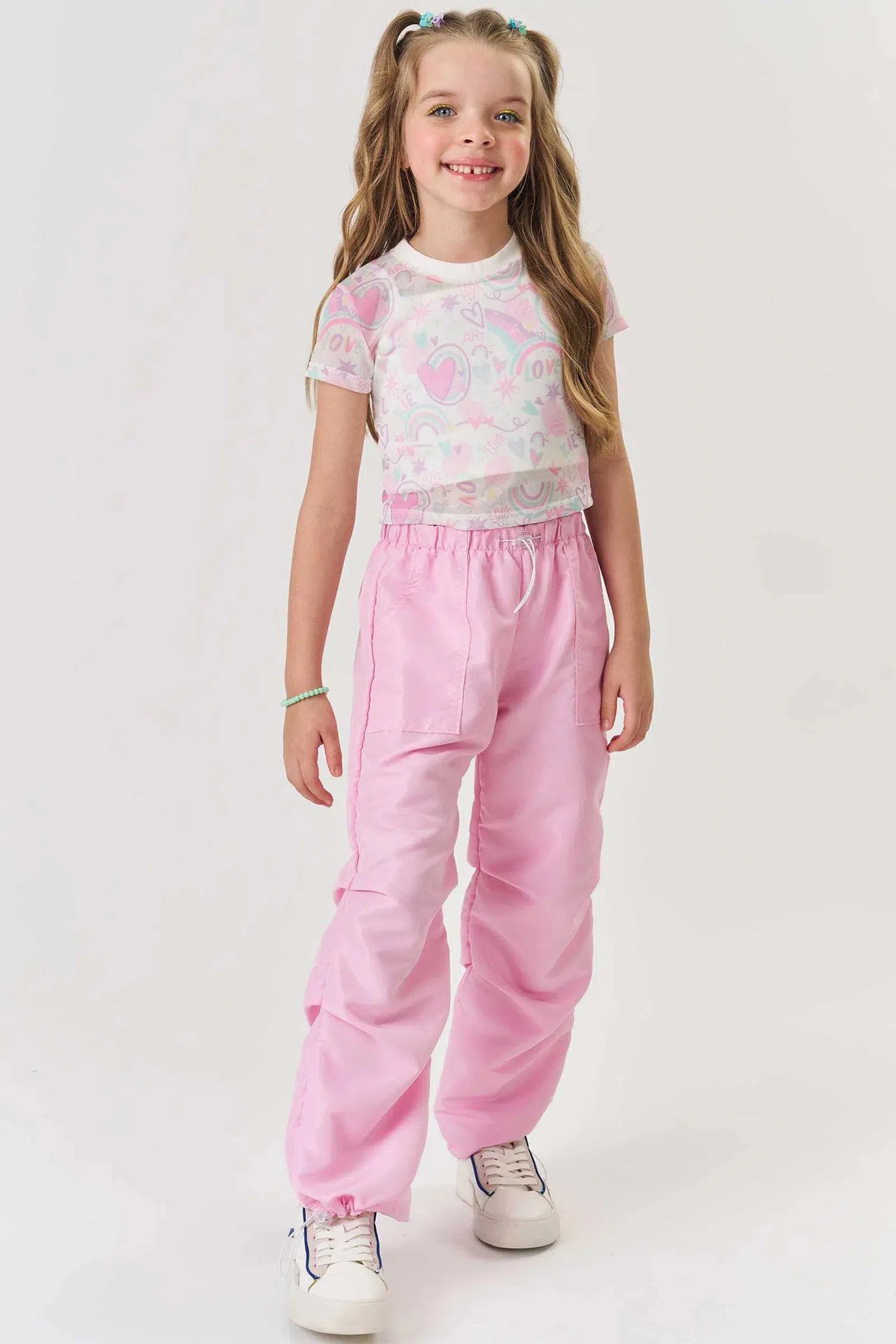 Conjunto Infantil Menina de Blusa Cropped em Tule com Elastano Top em Canelado e Calça Parachute em Nylon 82278 Kukiê