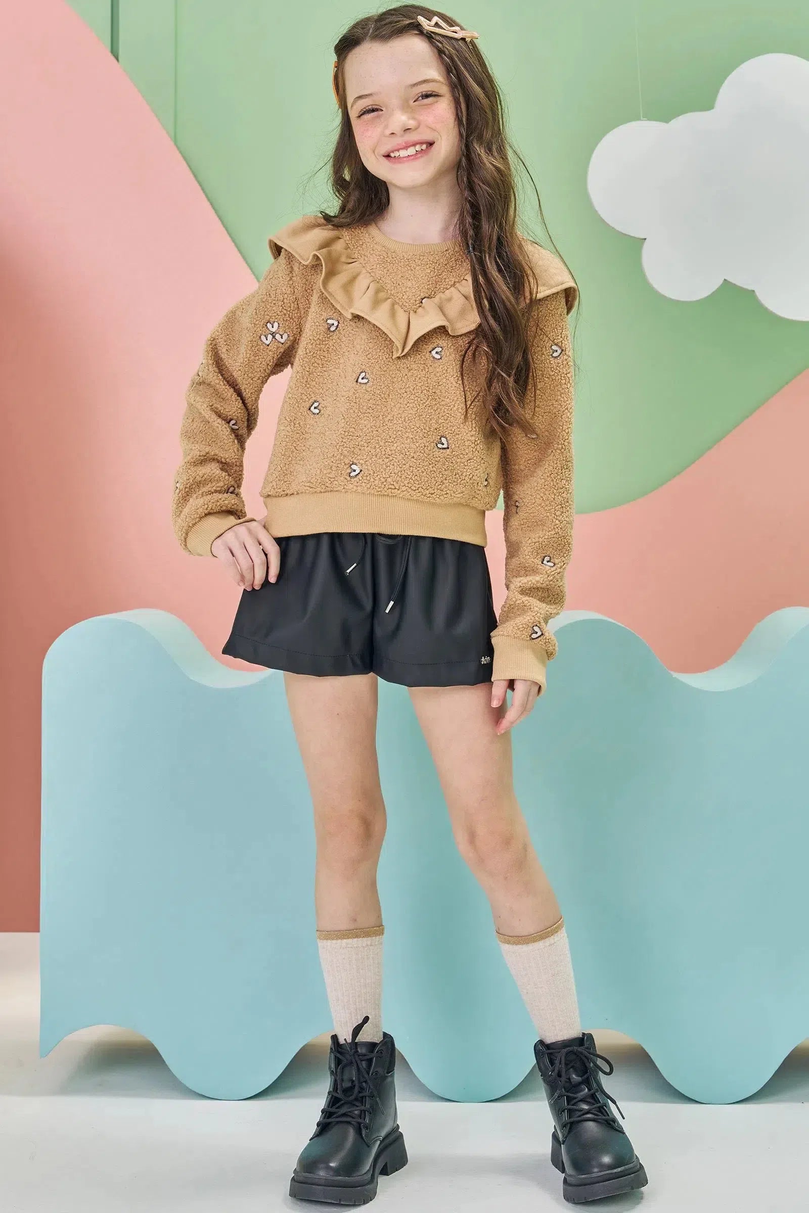 Conjunto de Blusão Boxy em Pelo Bordado e Shorts em Couro Eco 80811 Kukiê Infantil Menina