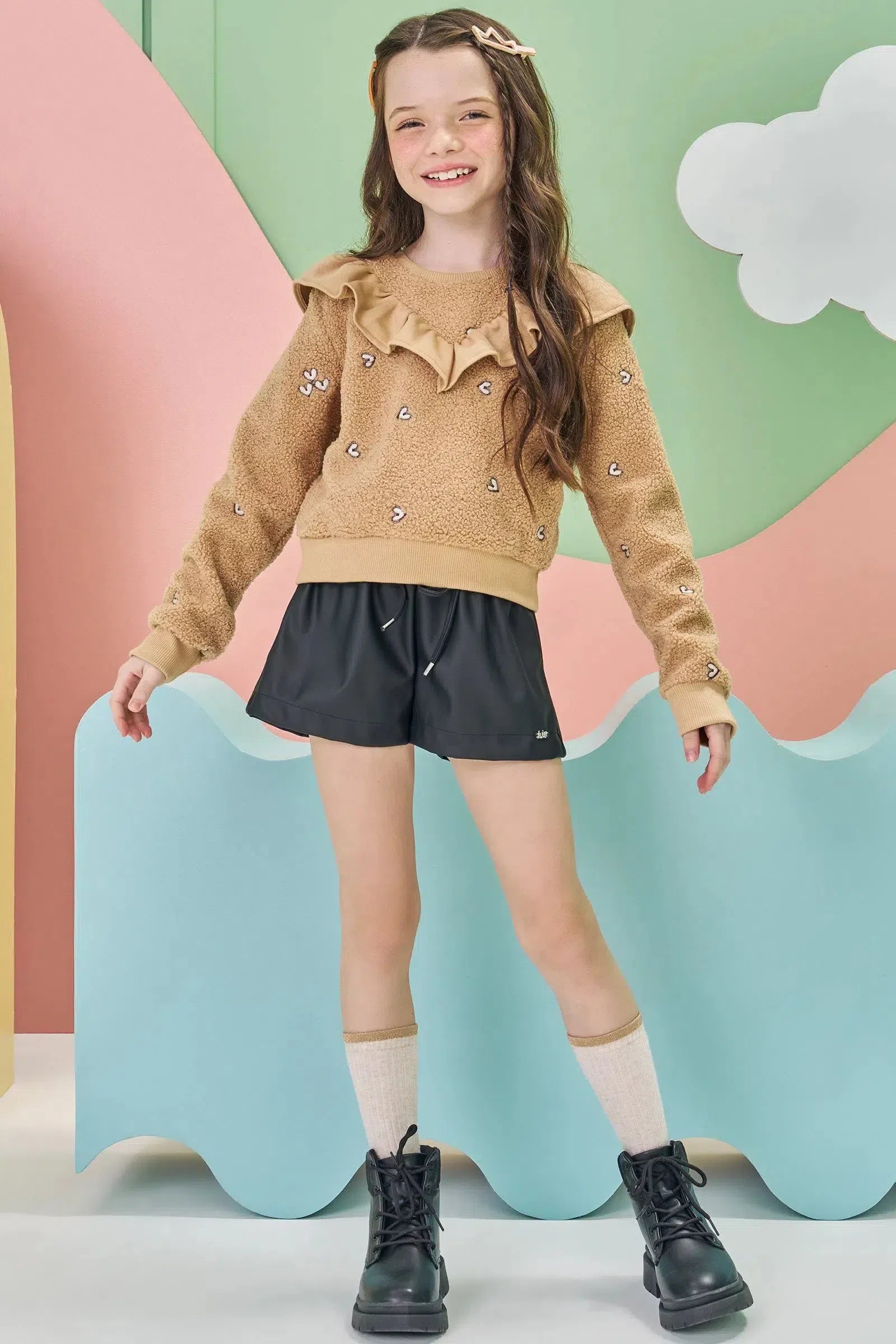 Conjunto de Blusão Boxy em Pelo Bordado e Shorts em Couro Eco 80811 Kukiê Infantil Menina