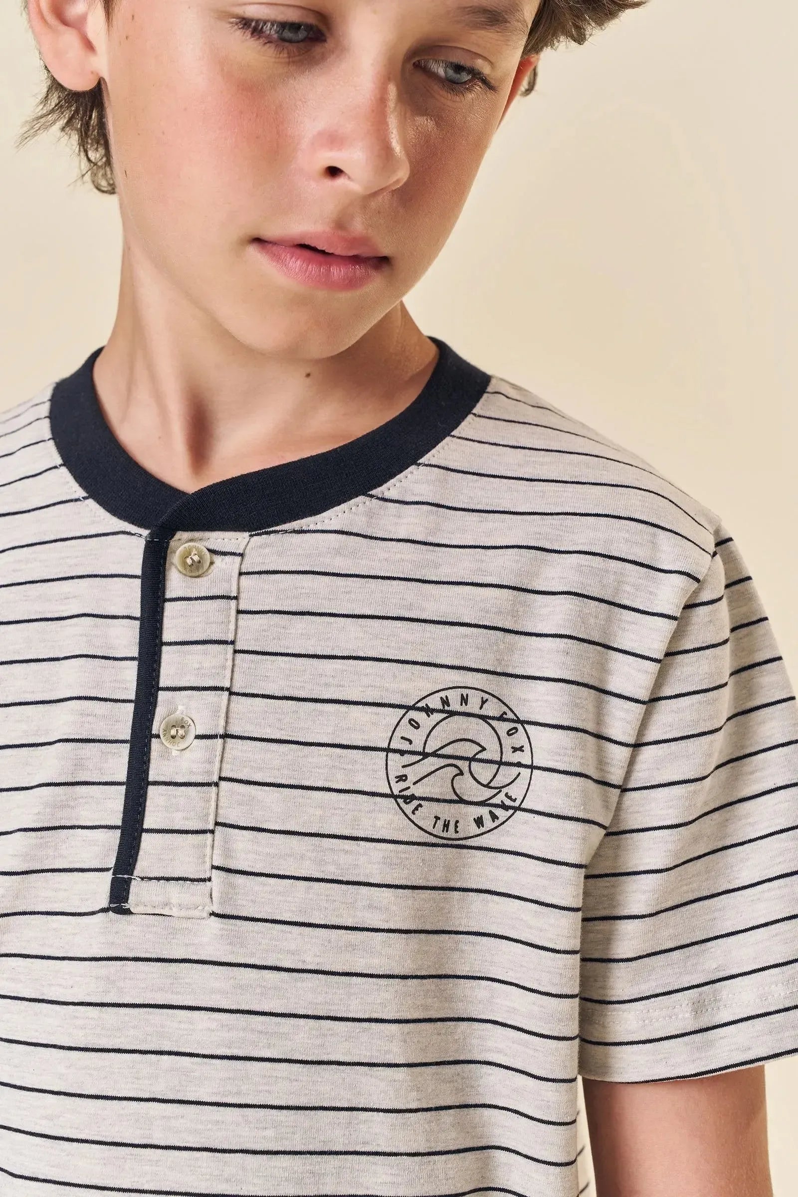 Conjunto de Camiseta em Cotton Listrado Fio Tinto e Bermuda em Sarja Caribe com Elastano 84132 Johnny Fox Teen Menino