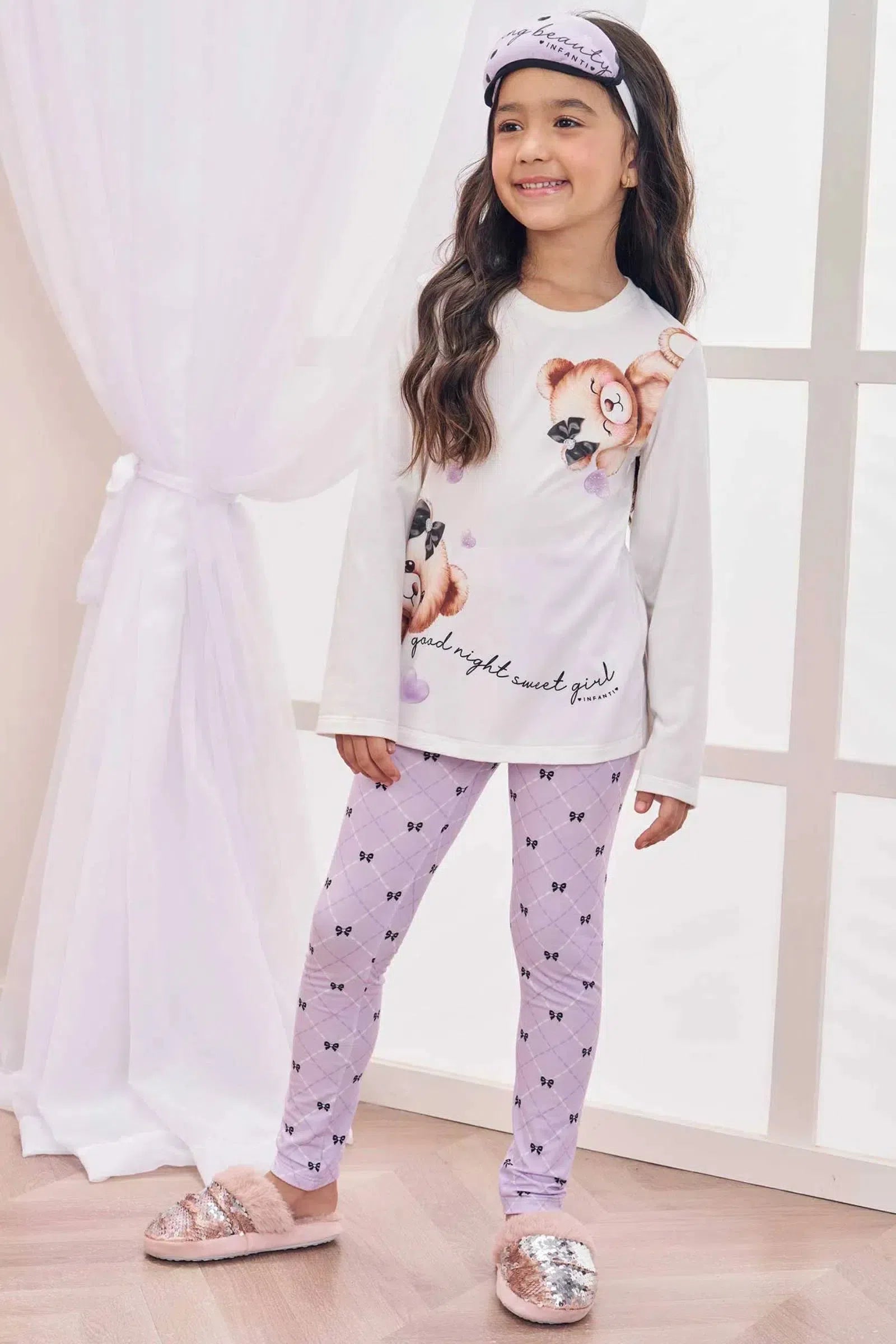 Conjunto de Pijama de Blusa e Calça Legging em Malha Comfy. Acompanha Máscara 80883 Infanti Infantil Menina