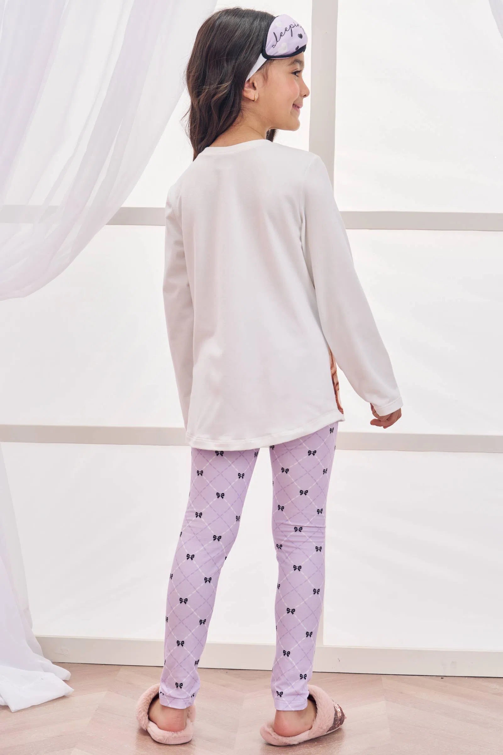 Conjunto de Pijama de Blusa e Calça Legging em Malha Comfy. Acompanha Máscara 80883 Infanti Infantil Menina